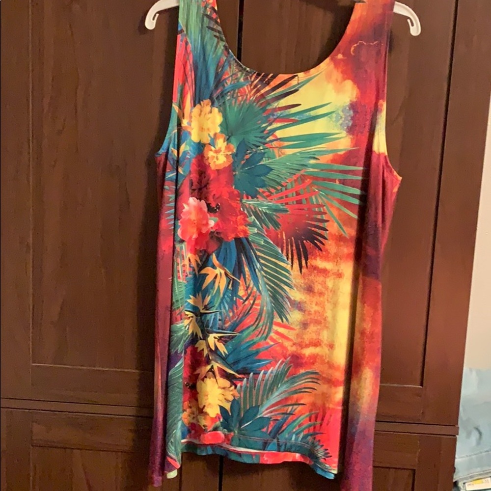 Ladies top. - Picture 3 of 5